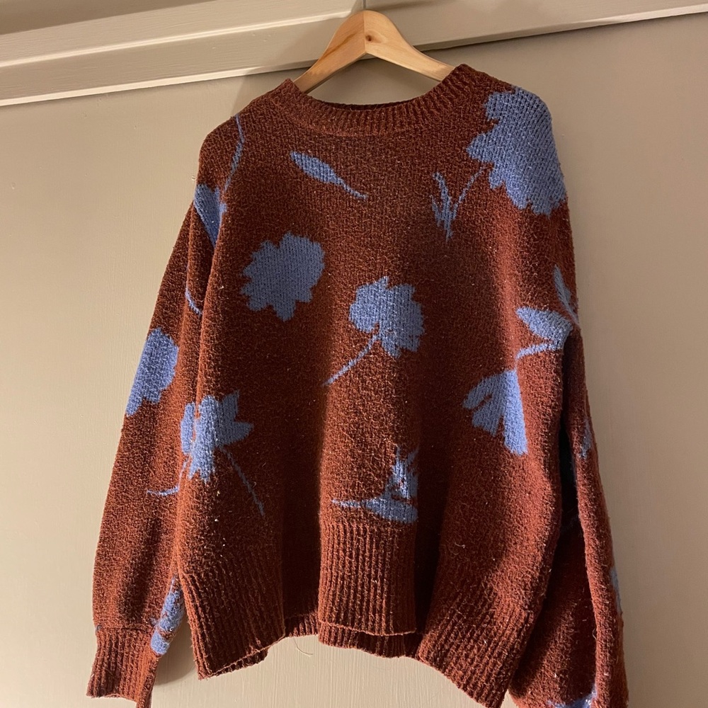 Flowery brown & blue sweater